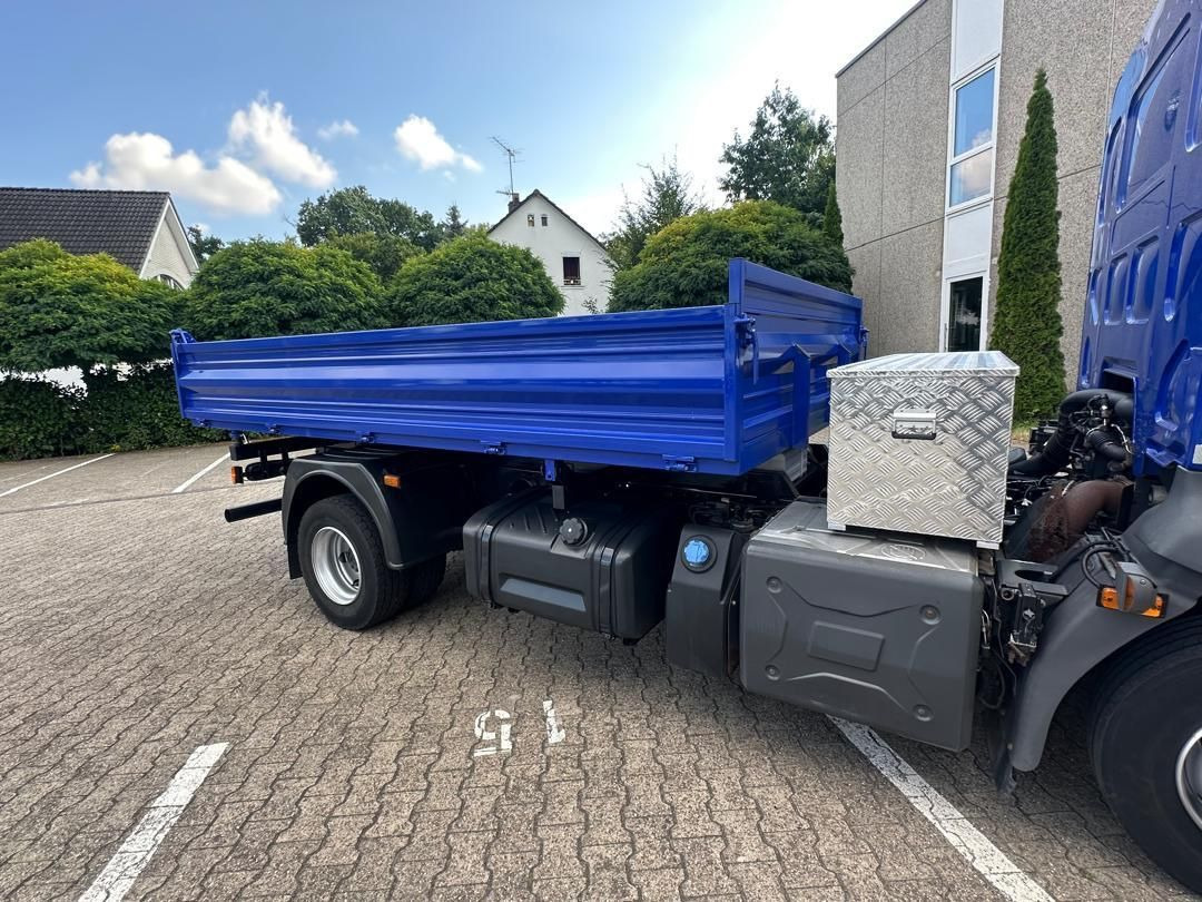 Renault D 12.240 Werkzeugkasten-Dreiseitenkipper 12 to - Tipper: picture 5 Renault D 12.240 Werkzeugkasten-Dreiseitenkipper 12 to - Tipper: picture 5