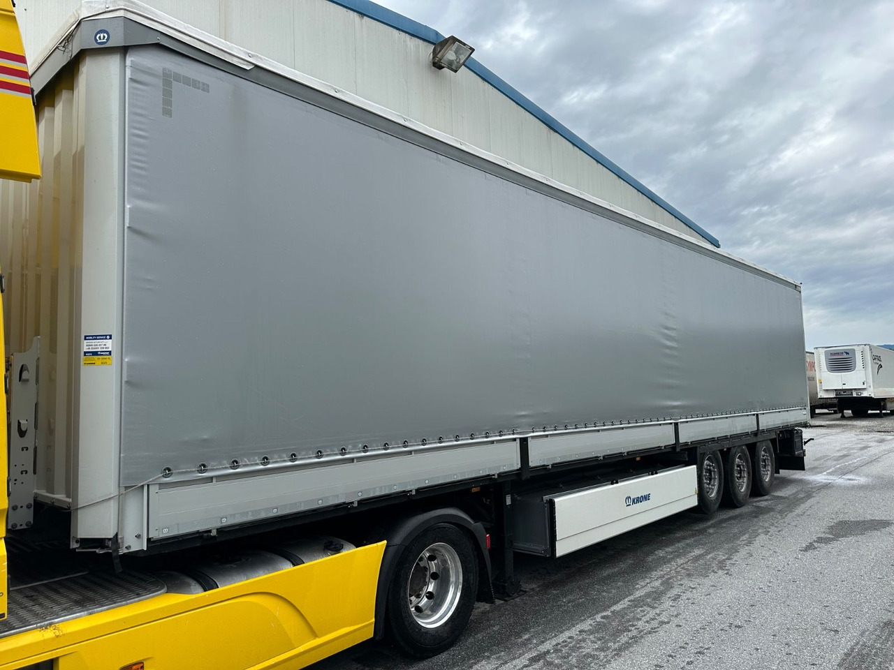 Krone SD 27 Bordwand Pal-K.asten Lift XL-Code - Curtainsider semi-trailer: picture 1 Krone SD 27 Bordwand Pal-K.asten Lift XL-Code - Curtainsider semi-trailer: picture 1