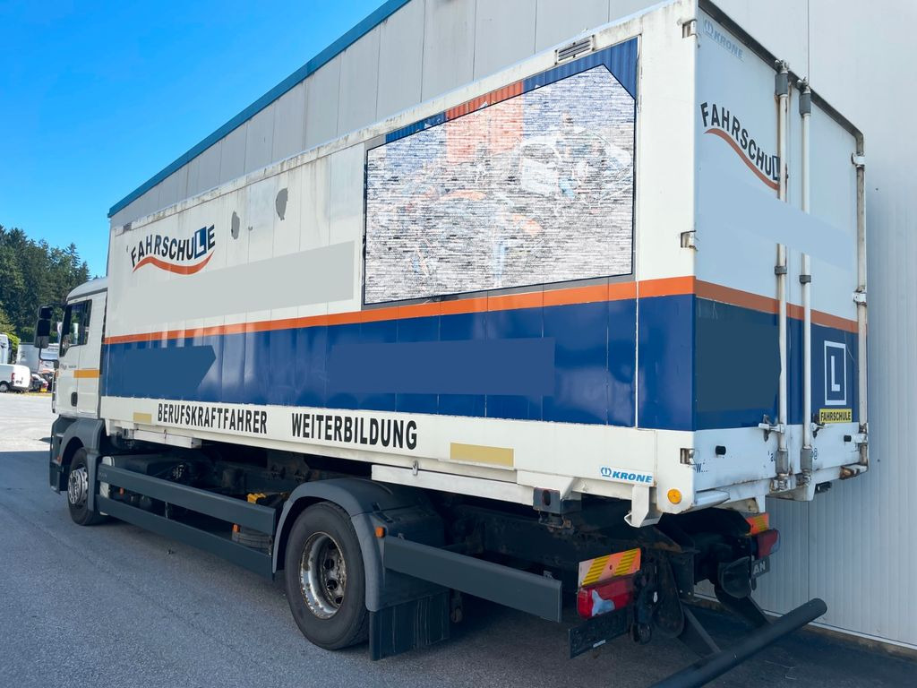 MAN TGA 18.350 Schalter FAHRSCHULE Driving Shool - Box truck: picture 4 MAN TGA 18.350 Schalter FAHRSCHULE Driving Shool - Box truck: picture 4