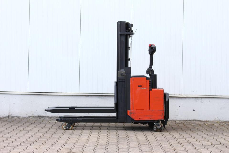 BT LSF1250 Triplex mit Initialhub - Stacker: picture 4 BT LSF1250 Triplex mit Initialhub - Stacker: picture 4