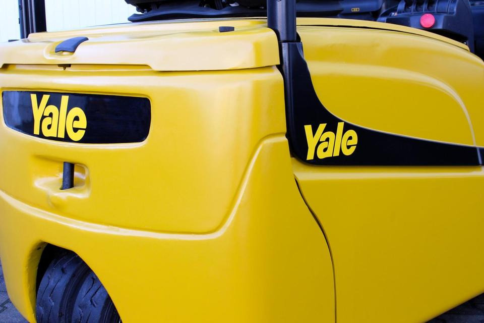 YALE ERP18VT Triplex 5,2m 1800kg - Electric forklift: picture 5 YALE ERP18VT Triplex 5,2m 1800kg - Electric forklift: picture 5