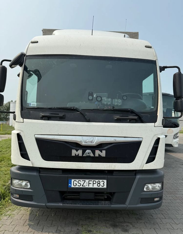 MAN - Curtainsider truck: picture 1 MAN - Curtainsider truck: picture 1