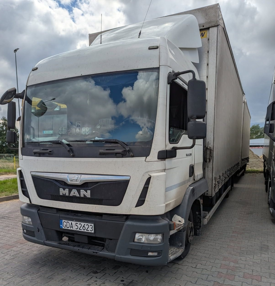 MAN TGL - Curtainsider truck: picture 2 MAN TGL - Curtainsider truck: picture 2