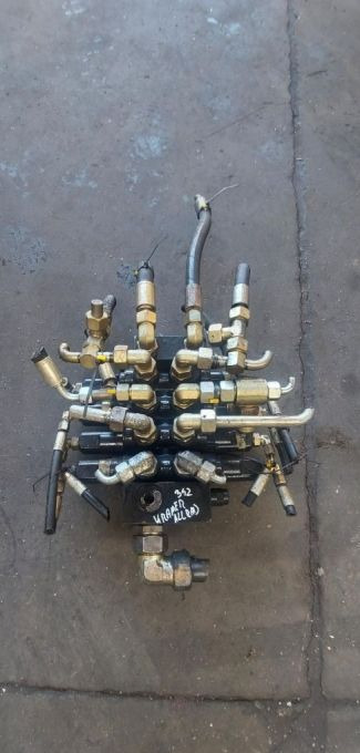 Rozdzielacz główny Kramer 342 - Hydraulics for Construction machinery: picture 1 Rozdzielacz główny Kramer 342 - Hydraulics for Construction machinery: picture 1