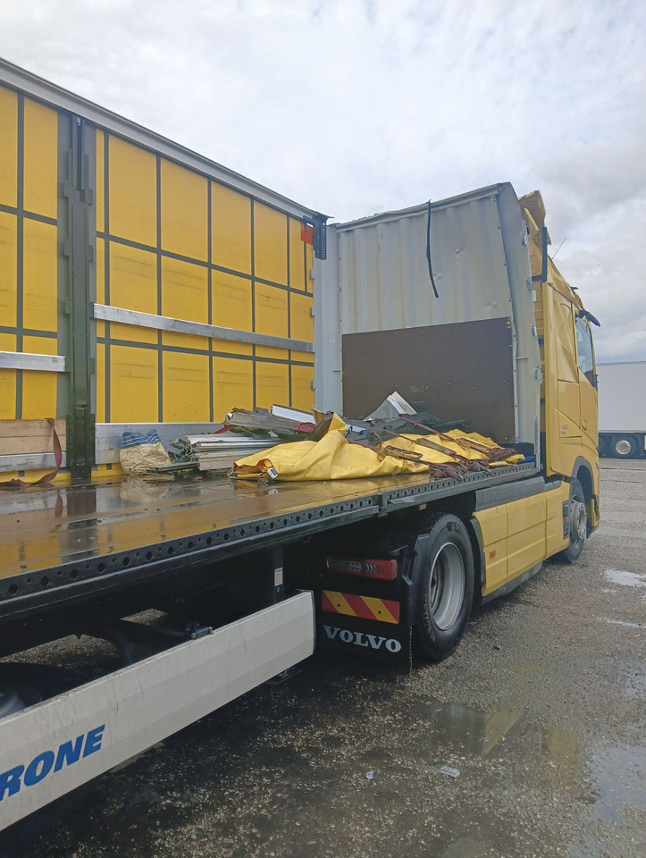 KRONE located in Bari, Italy - damaged - Curtainsider semi-trailer: picture 1 KRONE located in Bari, Italy - damaged - Curtainsider semi-trailer: picture 1