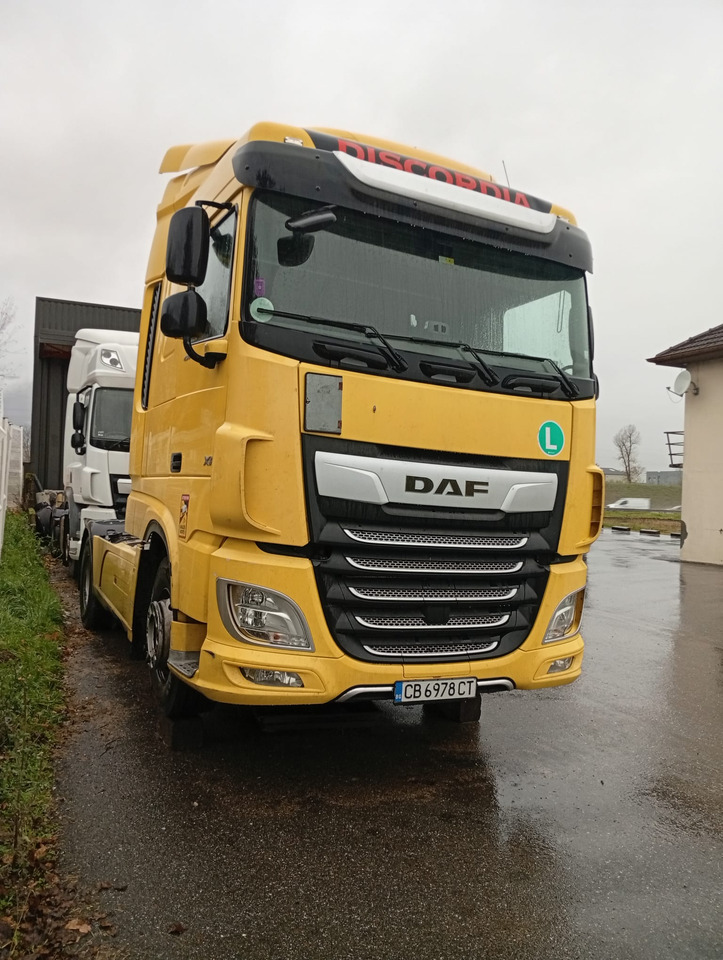 DAF XF430 - FR 73000, damaged engine - Tractor unit: picture 2 DAF XF430 - FR 73000, damaged engine - Tractor unit: picture 2