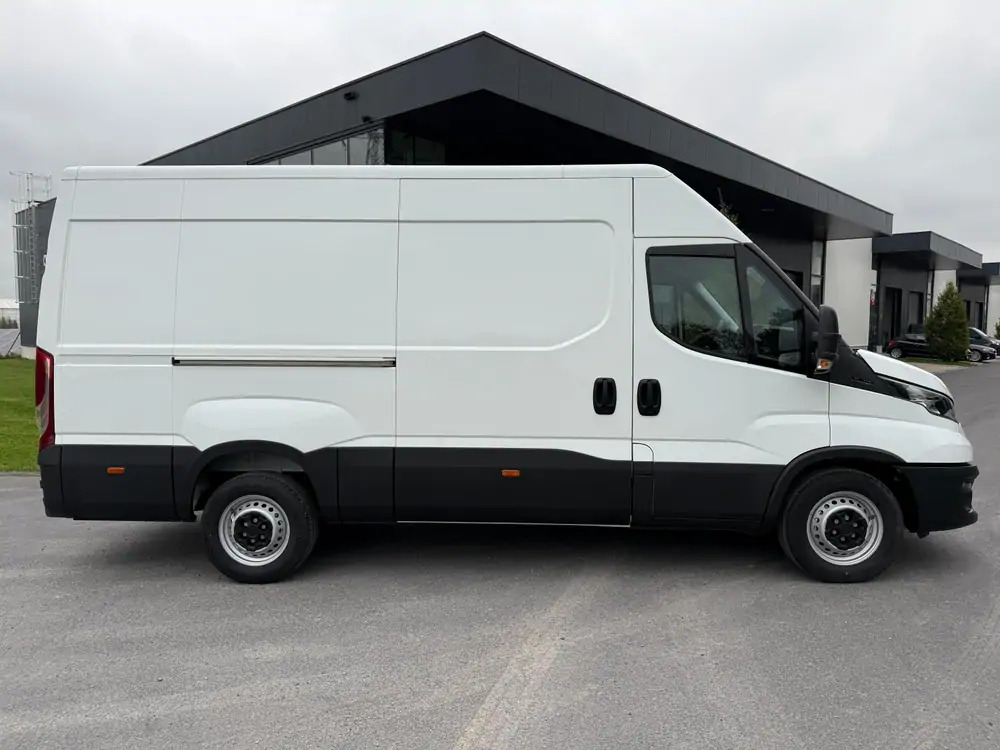 Iveco Daily 35-140 *L2H2*DISPO DE STOCK*Airco*Cruise control - Panel van: picture 3 Iveco Daily 35-140 *L2H2*DISPO DE STOCK*Airco*Cruise control - Panel van: picture 3
