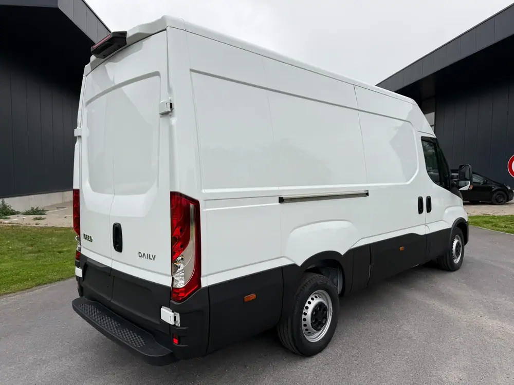 Iveco Daily 35-140 *L2H2*DISPO DE STOCK*Airco*Cruise control - Panel van: picture 5 Iveco Daily 35-140 *L2H2*DISPO DE STOCK*Airco*Cruise control - Panel van: picture 5