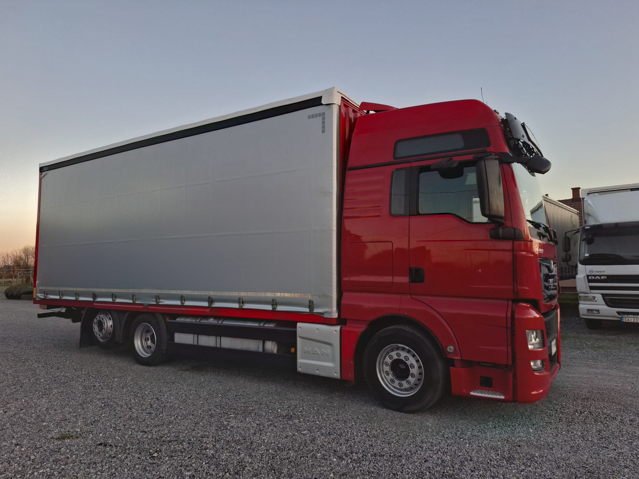 MAN TGX 26.440 E6 - Curtainsider truck: picture 5 MAN TGX 26.440 E6 - Curtainsider truck: picture 5