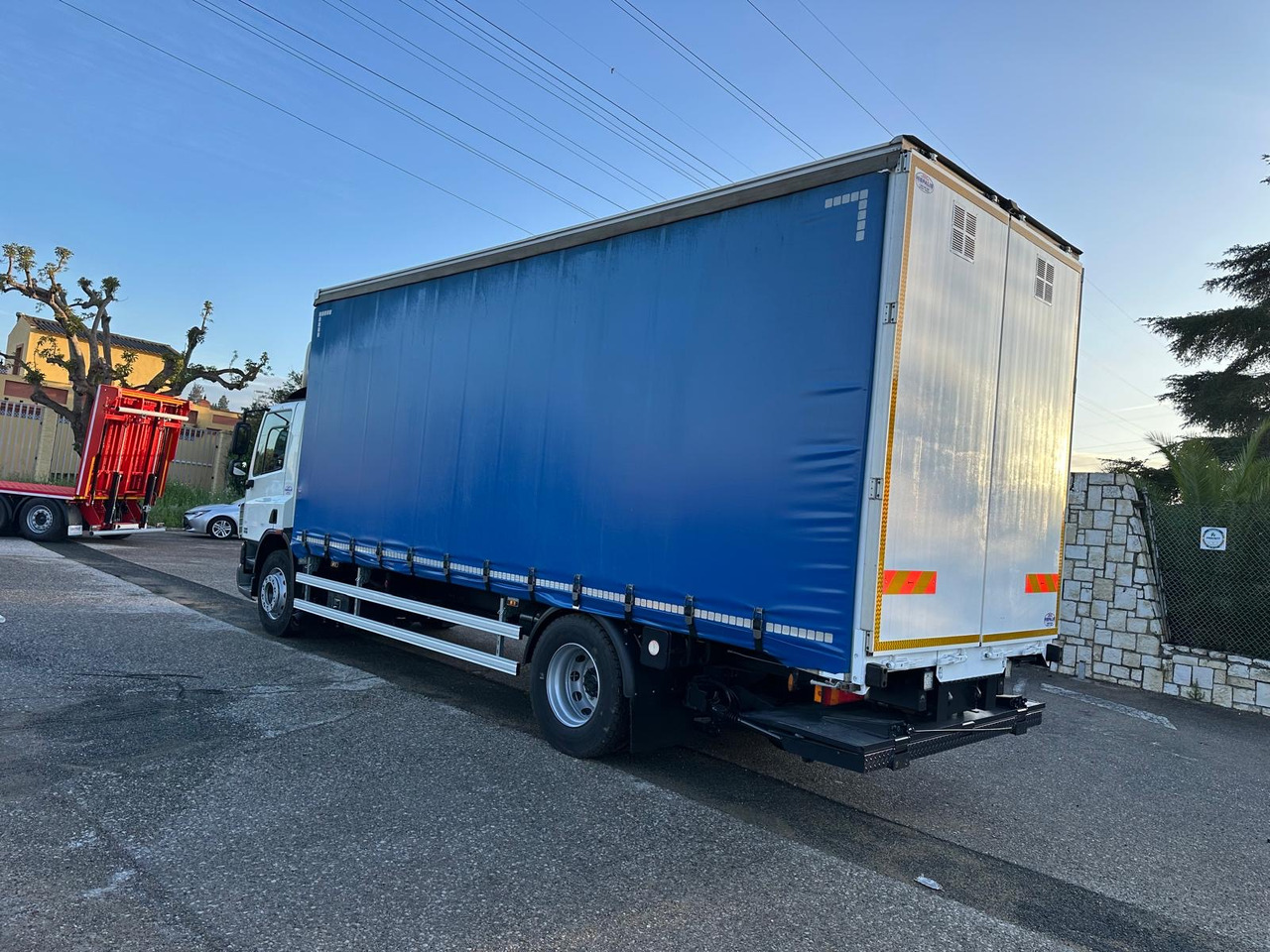 DAF CF 75.310 - Curtainsider truck: picture 2 DAF CF 75.310 - Curtainsider truck: picture 2