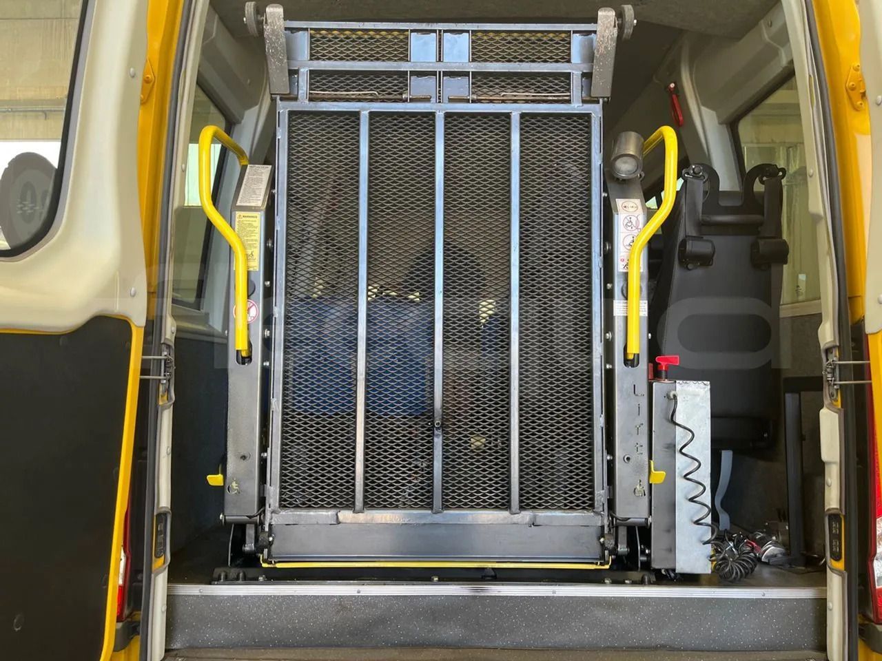 School bus Iveco Daily: picture 11