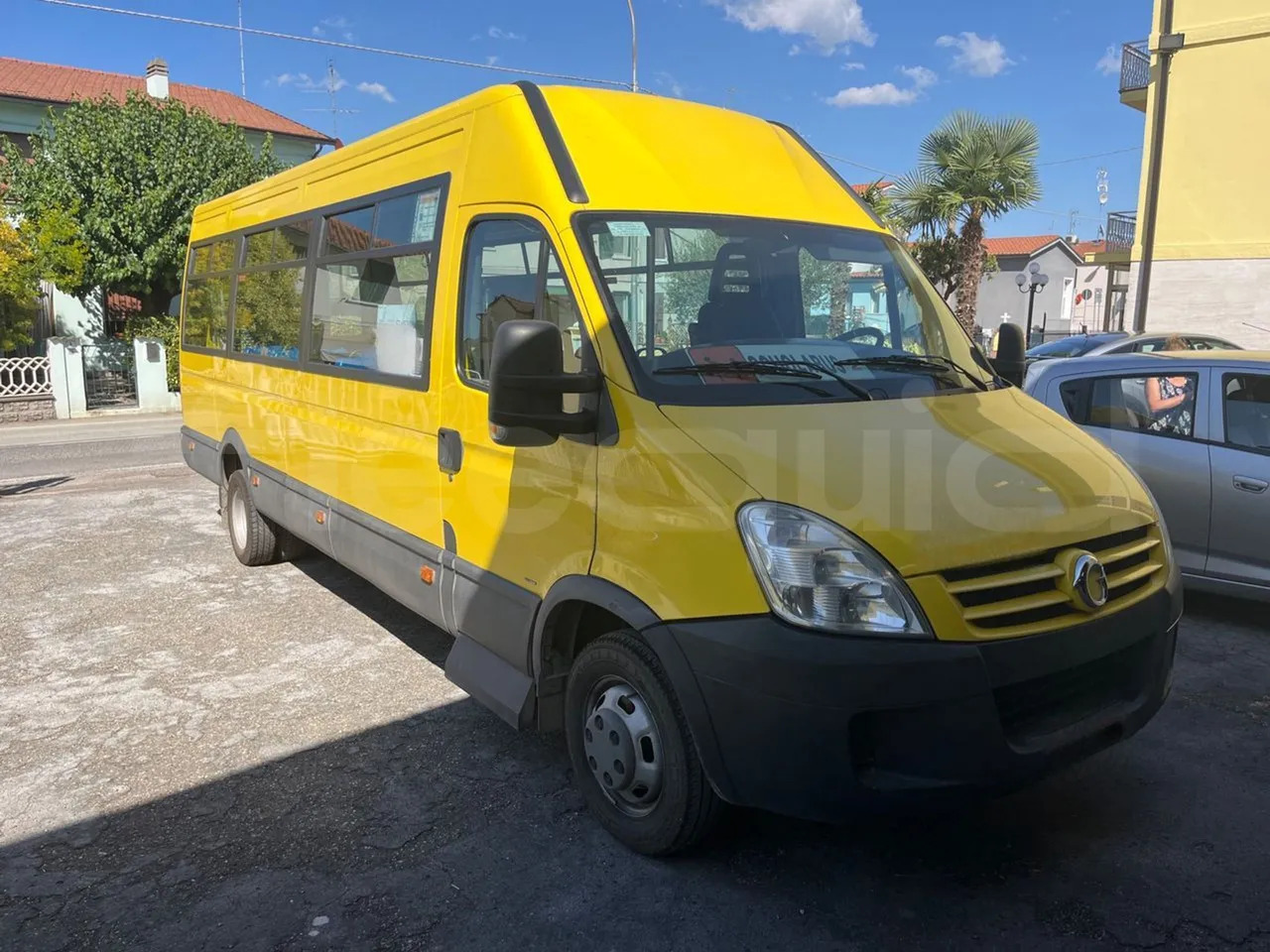 Iveco Daily - School bus: picture 1 Iveco Daily - School bus: picture 1