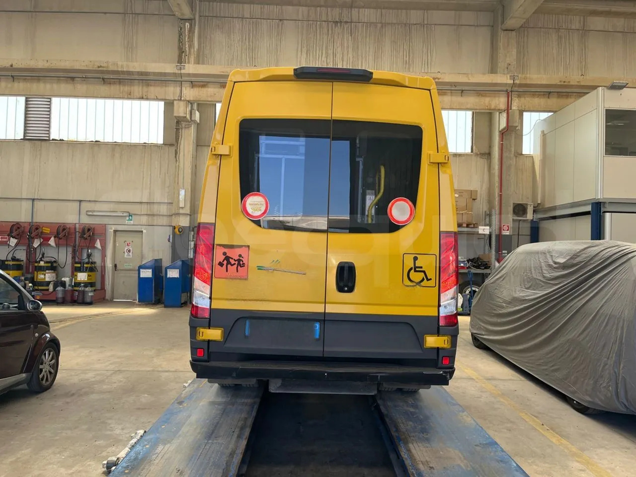 Iveco Daily - School bus: picture 5 Iveco Daily - School bus: picture 5