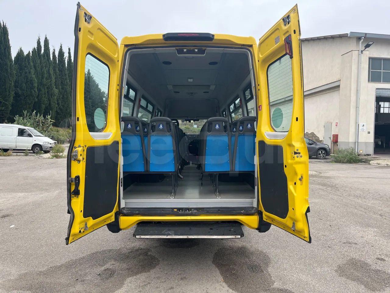 Minibus, Passenger van Iveco Daily: picture 15