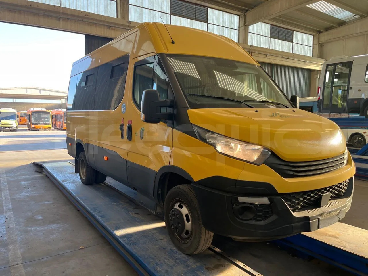 Iveco Daily - School bus: picture 1 Iveco Daily - School bus: picture 1