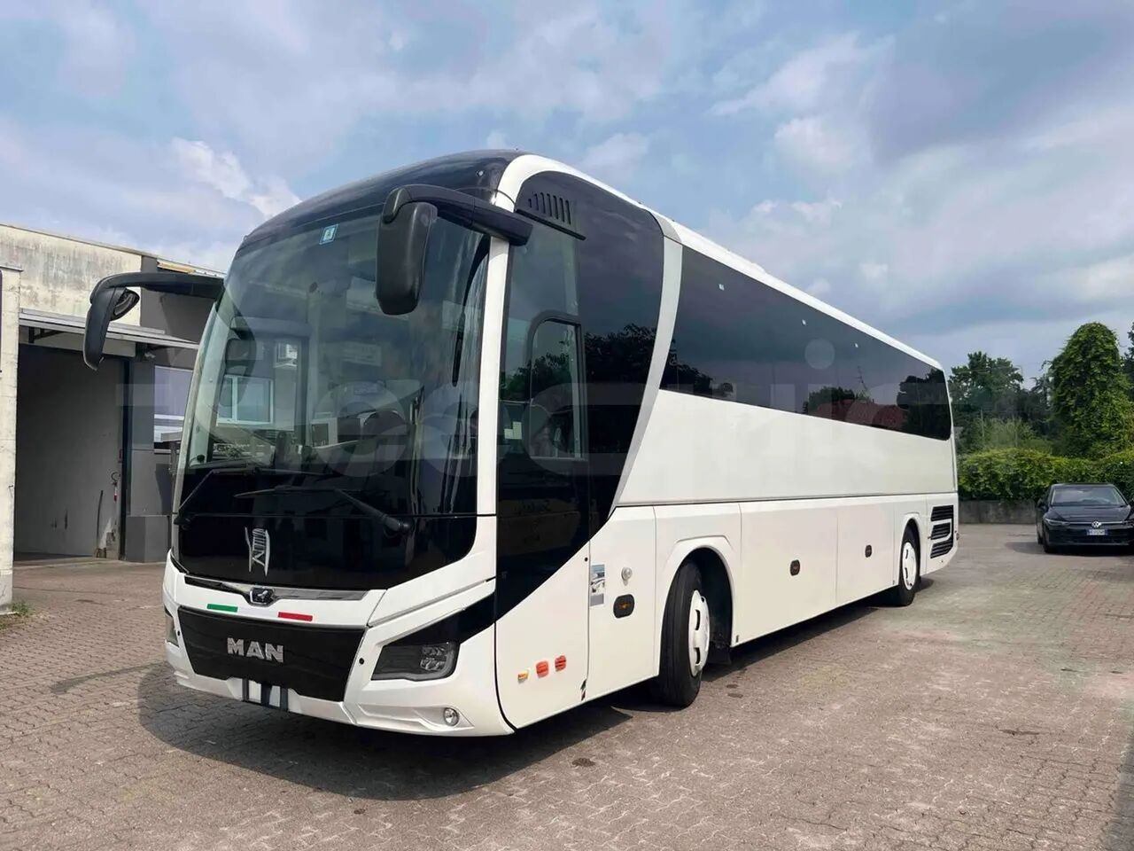 Man Lion's Coach - Coach: picture 2 Man Lion's Coach - Coach: picture 2