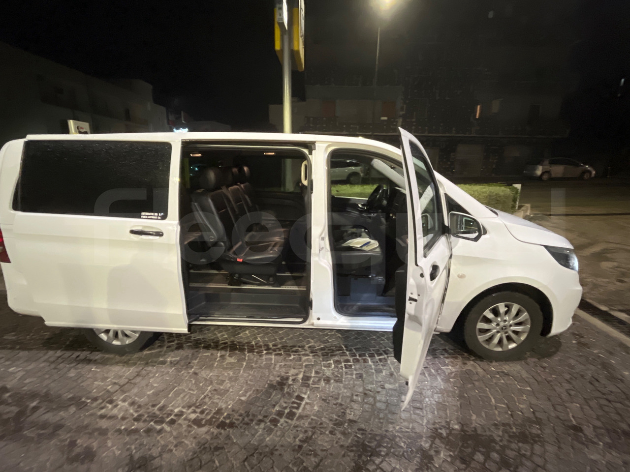 Minibus, Passenger van Mercedes-Benz Vito Tourer: picture 10