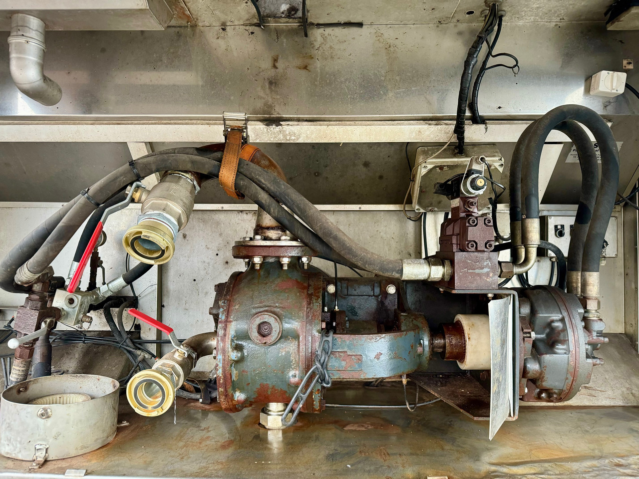 MAN TGS 35.480 8X4-2 TRIDEM Wasser-Tank - Tank truck: picture 4 MAN TGS 35.480 8X4-2 TRIDEM Wasser-Tank - Tank truck: picture 4