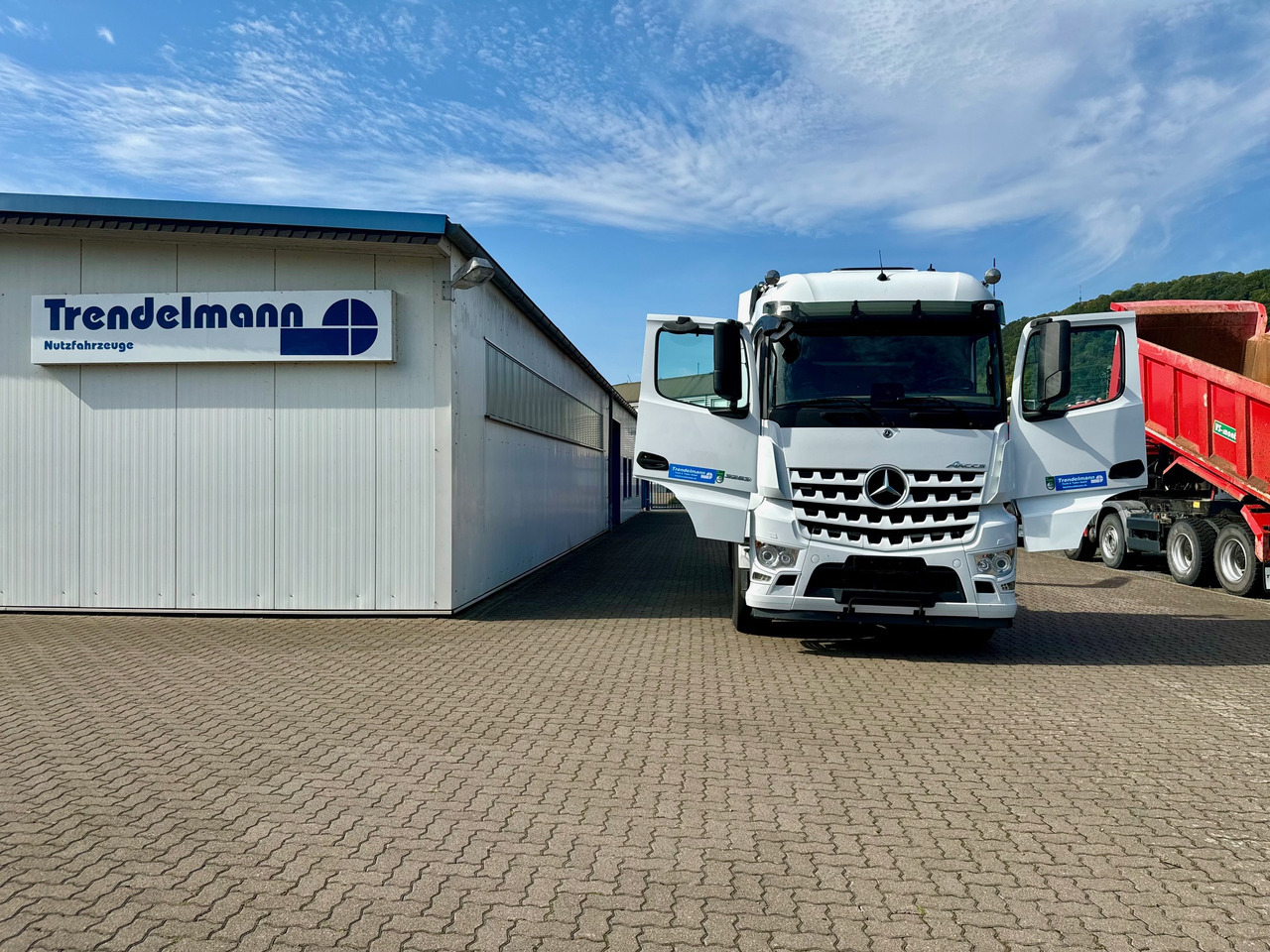 MERCEDES-BENZ Arocs 3553 4 Achsen Tridem - Hook lift truck: picture 3 MERCEDES-BENZ Arocs 3553 4 Achsen Tridem - Hook lift truck: picture 3