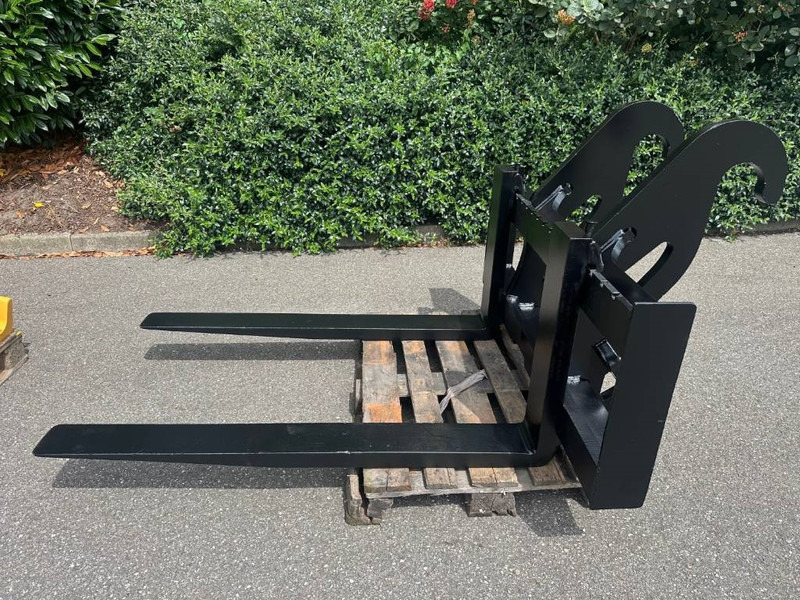 Cat 938M Fusion coupler, Bucket, Forks - Quick coupler for Construction machinery: picture 5 Cat 938M Fusion coupler, Bucket, Forks - Quick coupler for Construction machinery: picture 5