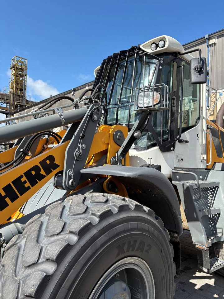 Wheel loader LIEBHERR L538: picture 11