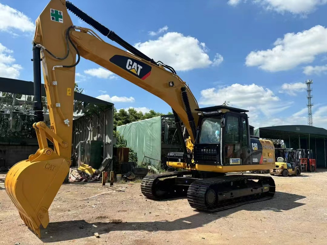 CATERPILLAR 320D2 low hour good condition excavator promotion - Crawler excavator: picture 1 CATERPILLAR 320D2 low hour good condition excavator promotion - Crawler excavator: picture 1