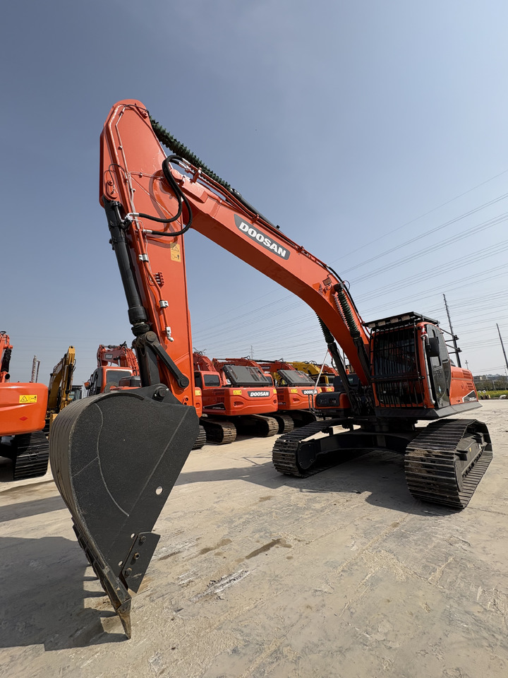 DOOSAN Dx300cl low work hours original excavator - Crawler excavator: picture 1 DOOSAN Dx300cl low work hours original excavator - Crawler excavator: picture 1