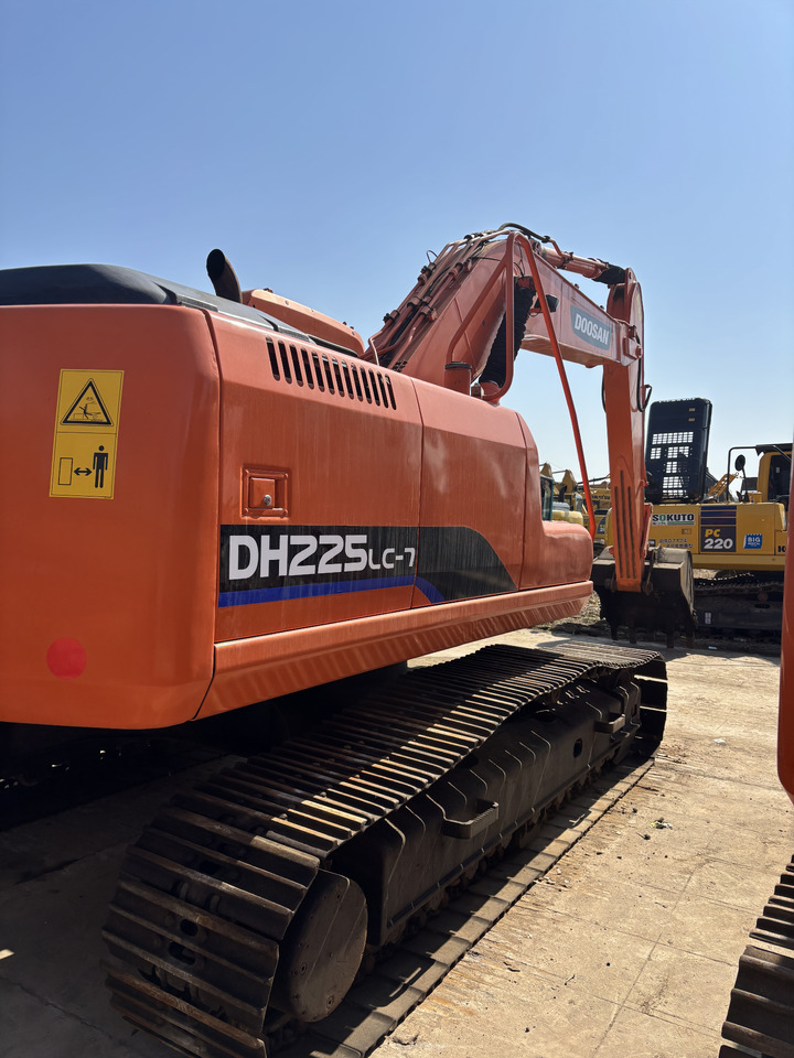 DOOSAN dh225 hot sale used excavator in stock - Crawler excavator: picture 1 DOOSAN dh225 hot sale used excavator in stock - Crawler excavator: picture 1