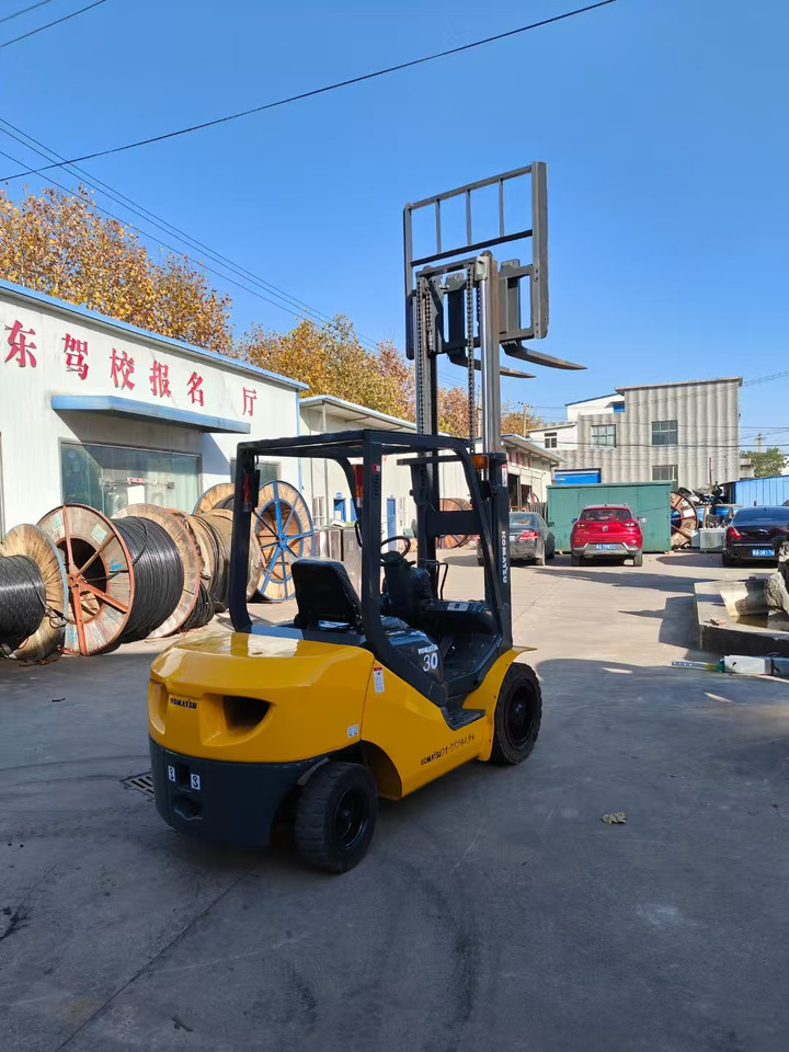 KOMATSU FD30T japan brand used 3 ton forklift - Diesel forklift: picture 5 KOMATSU FD30T japan brand used 3 ton forklift - Diesel forklift: picture 5