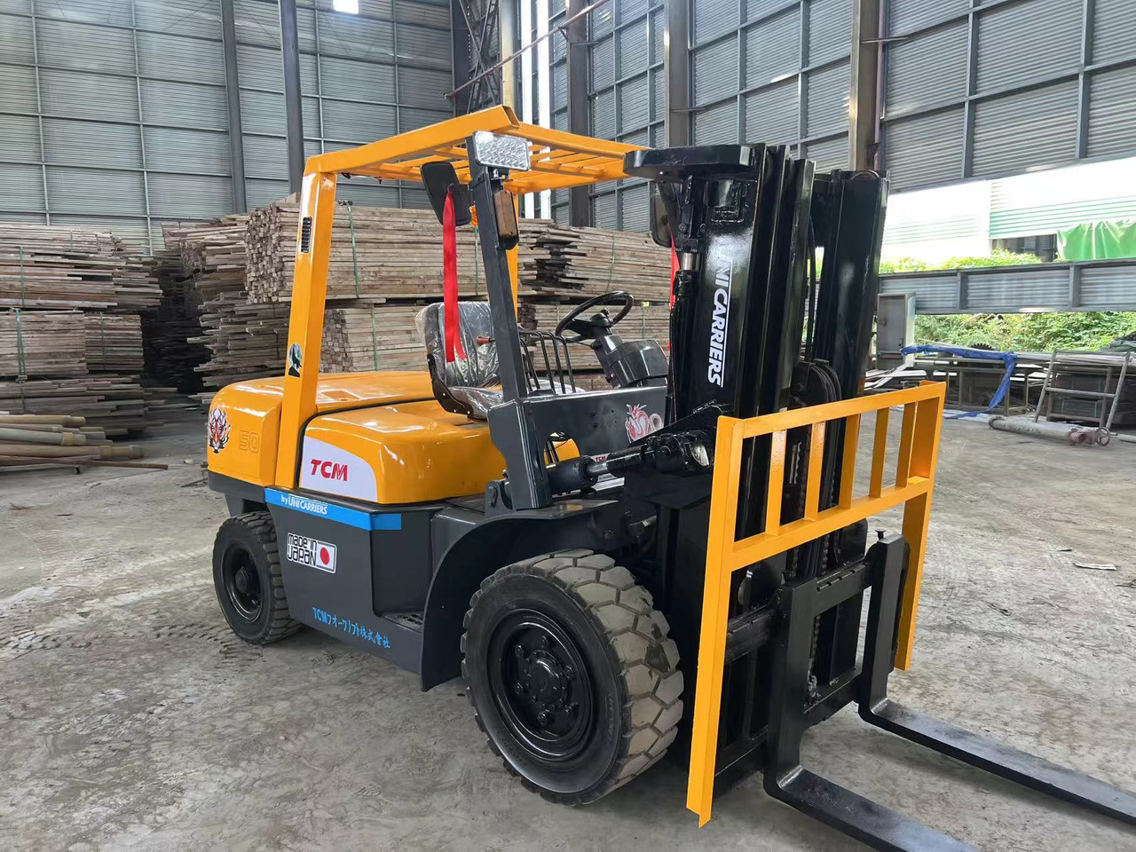 TCM fd50 japan brand original 5 ton diesel forklift 3 section 4.5m Customizable mast clamp side shift - Diesel forklift: picture 1 TCM fd50 japan brand original 5 ton diesel forklift 3 section 4.5m Customizable mast clamp side shift - Diesel forklift: picture 1
