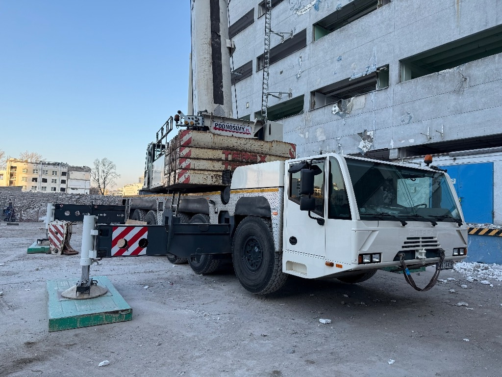 Demag AC 200-1 - All terrain crane: picture 1 Demag AC 200-1 - All terrain crane: picture 1