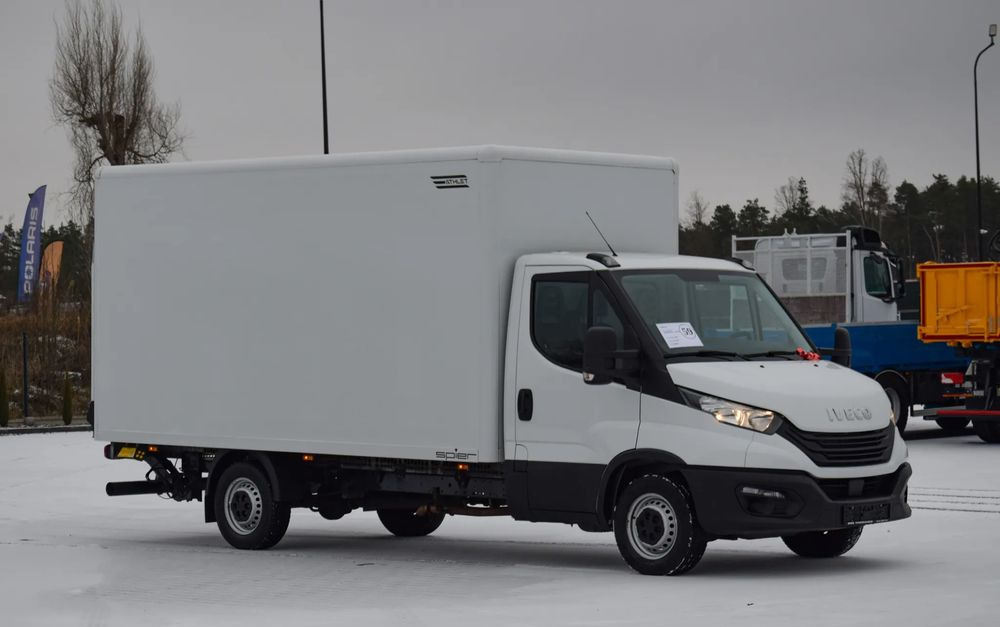 Iveco DAILY 35S14 / 2.3 - 140 KM / AUTIOMAT HI-MATIC / 3 OSOBY / DO 3,5 TONY / KONTENER / DOSTAWCZE / WINDA PALFINGER / KLIMA / TEMPOMAT / 2022 / SERWISOWANY / SPROWADZONY Z NIEMIEC - Box van: picture 3 Iveco DAILY 35S14 / 2.3 - 140 KM / AUTIOMAT HI-MATIC / 3 OSOBY / DO 3,5 TONY / KONTENER / DOSTAWCZE / WINDA PALFINGER / KLIMA / TEMPOMAT / 2022 / SERWISOWANY / SPROWADZONY Z NIEMIEC - Box van: picture 3