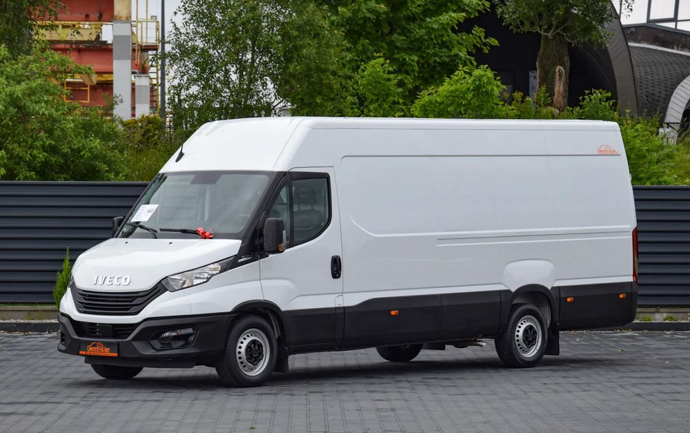 Iveco DAILY MAXI 35S16 / 2.3 - 160 KM / AUTOMAT HI-MATIC / NOWY MODEL / 3 OSOBY / DOSTAWCZE / BLASZAK / KLIMA / CZUJNIKI COFANIA / NISKI PRZEBIEG / 2022 / SERWISOWANY / Z NIEMIEC - Panel van: picture 1 Iveco DAILY MAXI 35S16 / 2.3 - 160 KM / AUTOMAT HI-MATIC / NOWY MODEL / 3 OSOBY / DOSTAWCZE / BLASZAK / KLIMA / CZUJNIKI COFANIA / NISKI PRZEBIEG / 2022 / SERWISOWANY / Z NIEMIEC - Panel van: picture 1