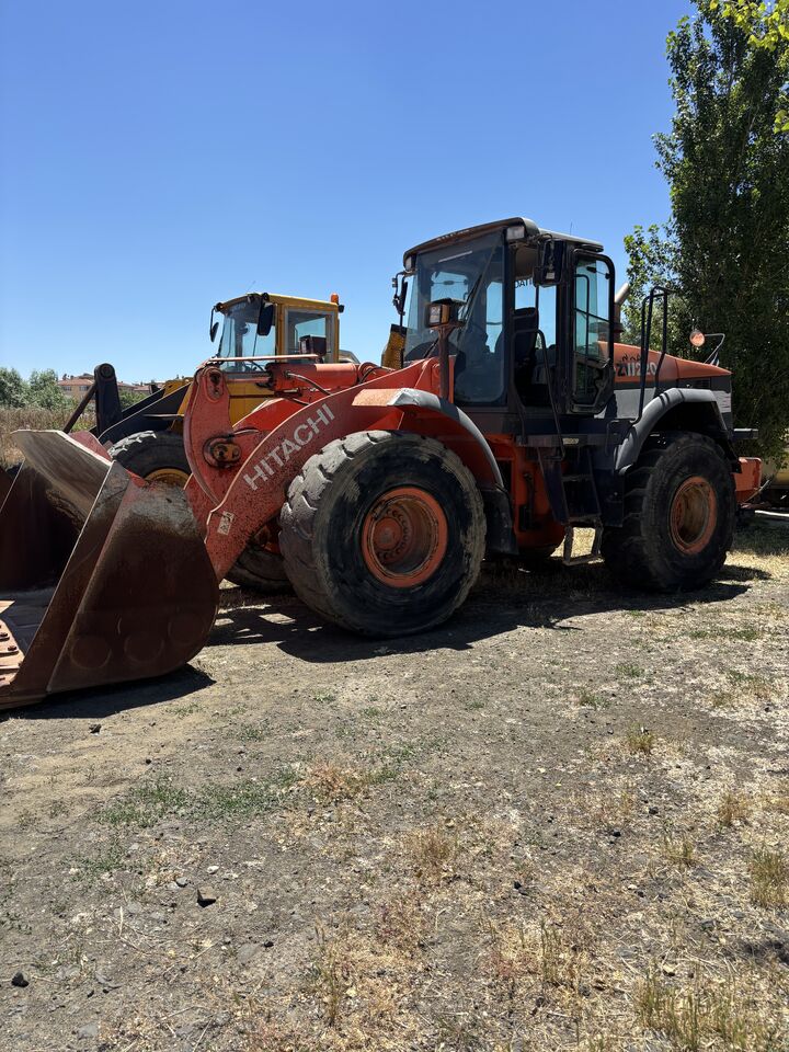 HITACHI ZW 220 - Wheel loader: picture 1 HITACHI ZW 220 - Wheel loader: picture 1