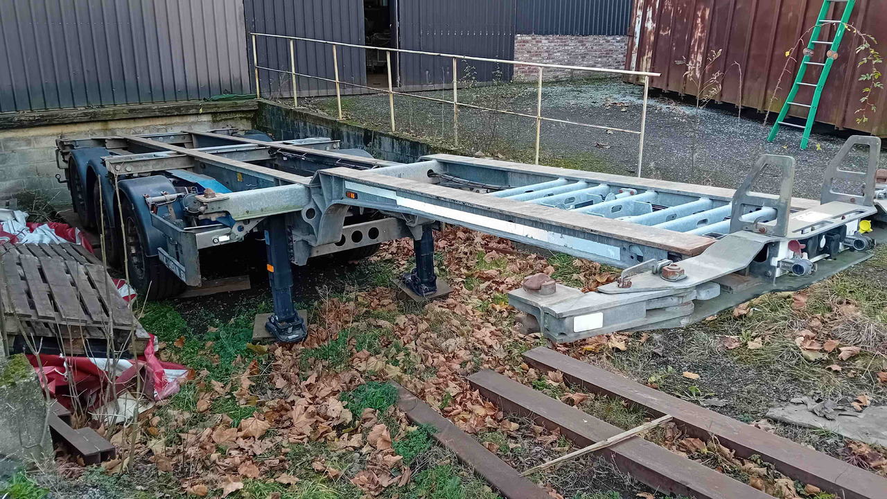 SCHMITZ CARGOBULL châssis porte-conteneur semi-remorque Os - type SGF*3 - adaptable pour conteneur 20' et 40' - Container transporter/ Swap body semi-trailer: picture 1 SCHMITZ CARGOBULL châssis porte-conteneur semi-remorque Os - type SGF*3 - adaptable pour conteneur 20' et 40' - Container transporter/ Swap body semi-trailer: picture 1
