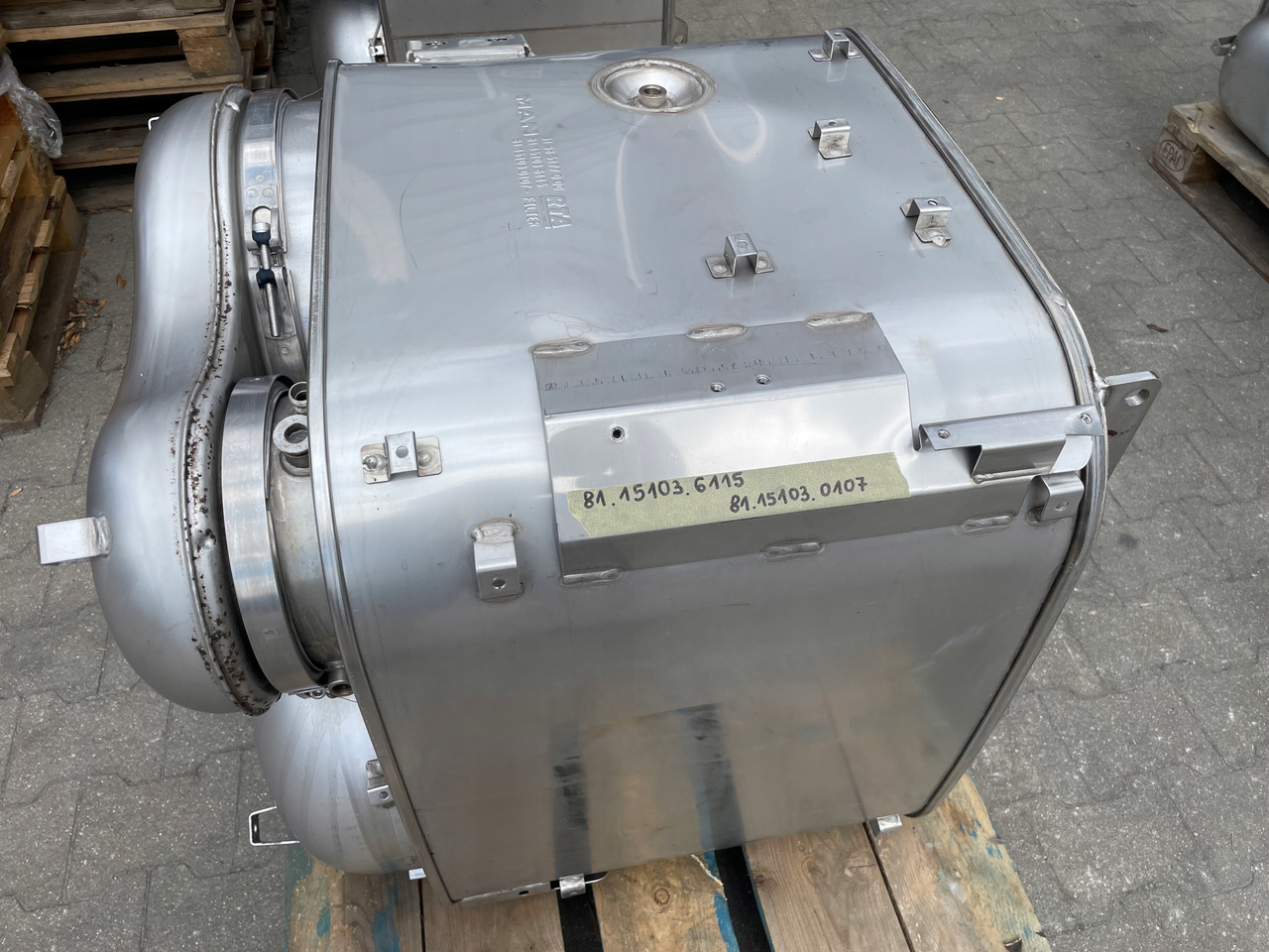 KATALIZATOR MAN TGX TGS EURO 6 DPF TŁUMIK WYDECH 81151036115 - Catalytic converter for Truck: picture 1 KATALIZATOR MAN TGX TGS EURO 6 DPF TŁUMIK WYDECH 81151036115 - Catalytic converter for Truck: picture 1