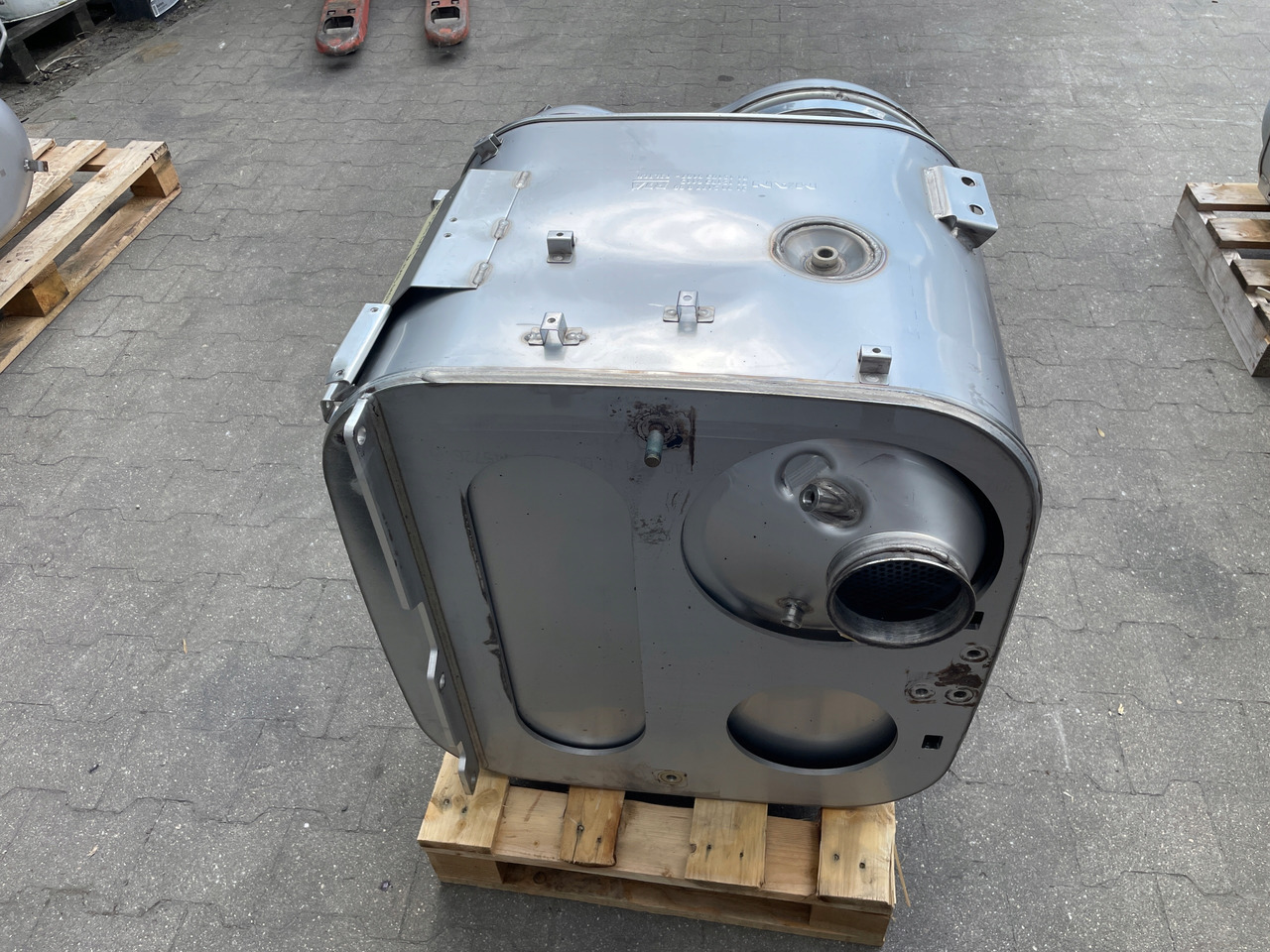 KATALIZATOR MAN TGX TGS EURO 6 DPF TŁUMIK WYDECH 81151036115 - Catalytic converter for Truck: picture 2 KATALIZATOR MAN TGX TGS EURO 6 DPF TŁUMIK WYDECH 81151036115 - Catalytic converter for Truck: picture 2