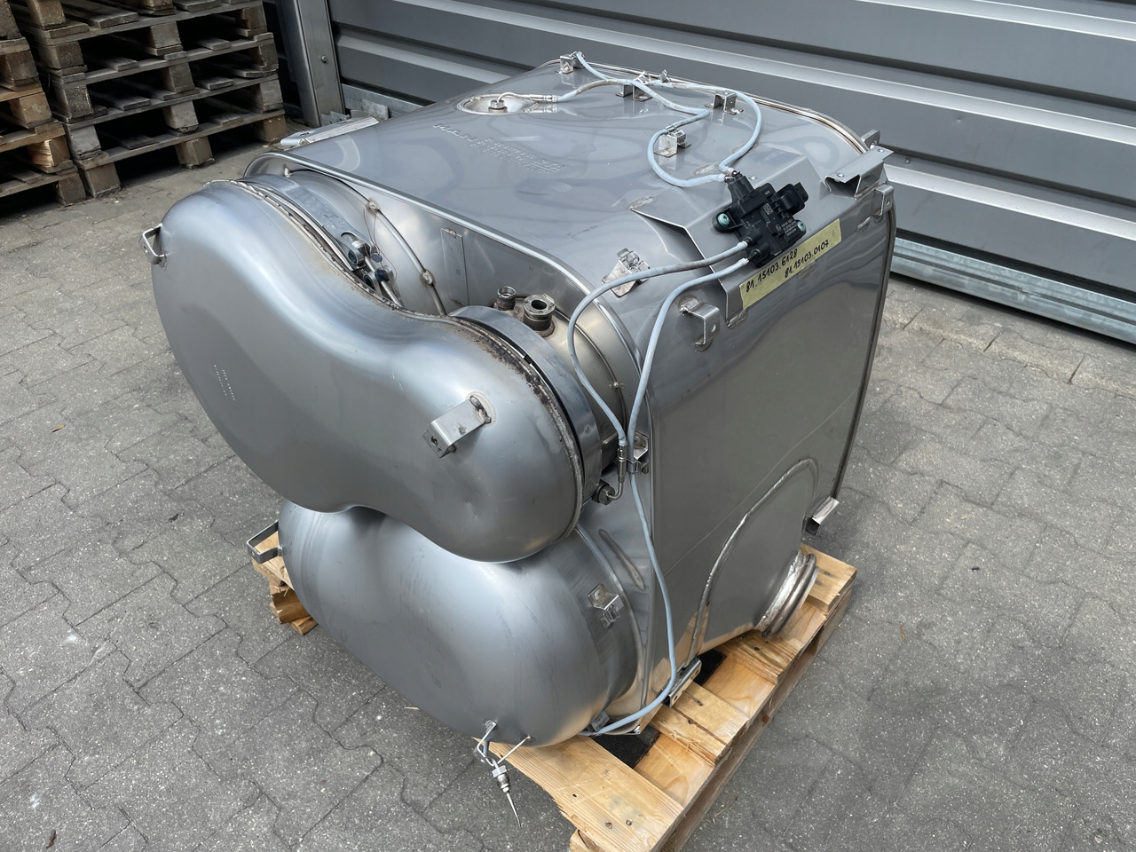 KATALIZATOR MAN TGX TGS EURO 6 DPF TŁUMIK WYDECH 81151036128 - Catalytic converter for Truck: picture 2 KATALIZATOR MAN TGX TGS EURO 6 DPF TŁUMIK WYDECH 81151036128 - Catalytic converter for Truck: picture 2