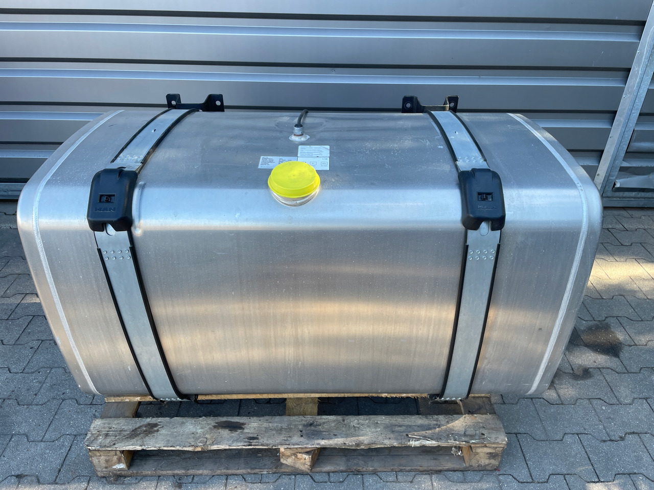 KOMPLETNY ZBIORNIK PALIWA MAN TGX TGS 580 L 81122016936 - Fuel tank for Truck: picture 1 KOMPLETNY ZBIORNIK PALIWA MAN TGX TGS 580 L 81122016936 - Fuel tank for Truck: picture 1