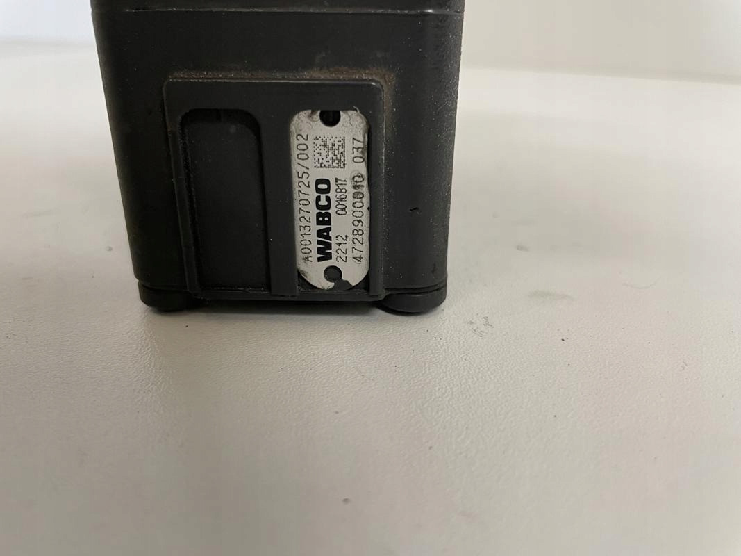 ZAWÓR PODUSZEK MERCEDES ACTROS MP 4 A0013270725 - Brake valve for Truck: picture 2 ZAWÓR PODUSZEK MERCEDES ACTROS MP 4 A0013270725 - Brake valve for Truck: picture 2