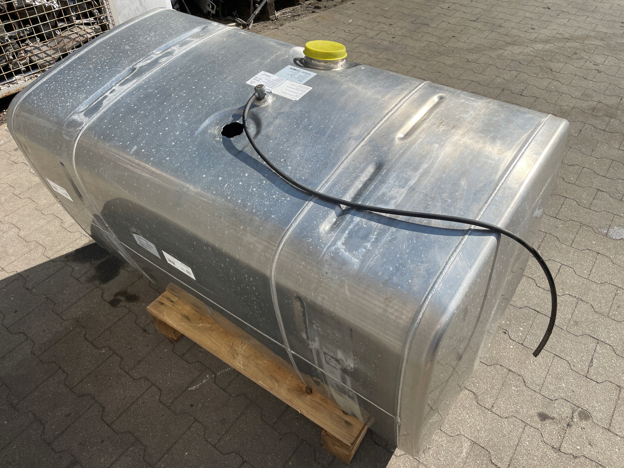 ZBIORNIK NA PALIWO MAN TGX TGS 580 L 81122016684 - Fuel tank for Truck: picture 4 ZBIORNIK NA PALIWO MAN TGX TGS 580 L 81122016684 - Fuel tank for Truck: picture 4