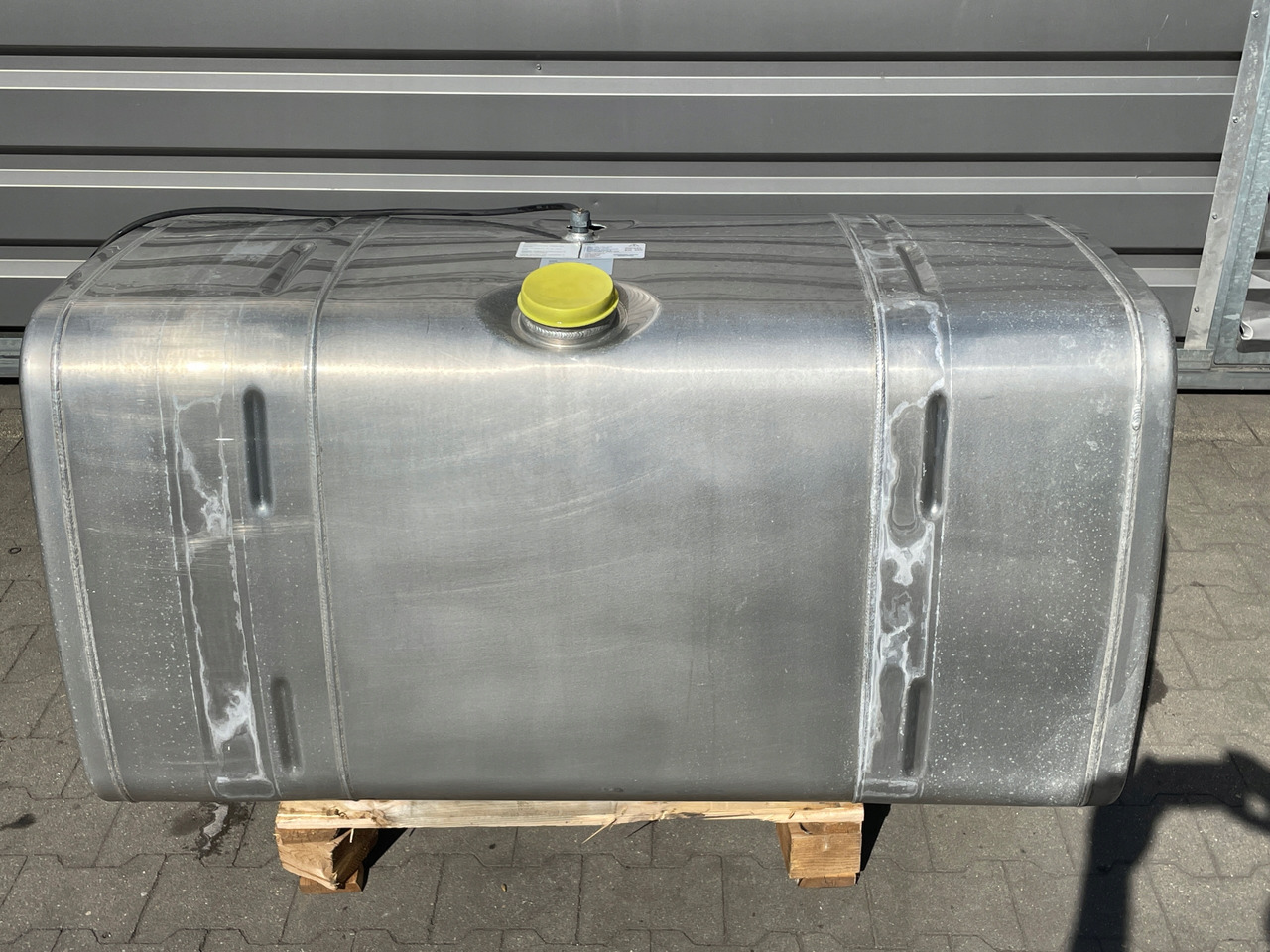 ZBIORNIK NA PALIWO MAN TGX TGS 580 L 81122016684 - Fuel tank for Truck: picture 2 ZBIORNIK NA PALIWO MAN TGX TGS 580 L 81122016684 - Fuel tank for Truck: picture 2