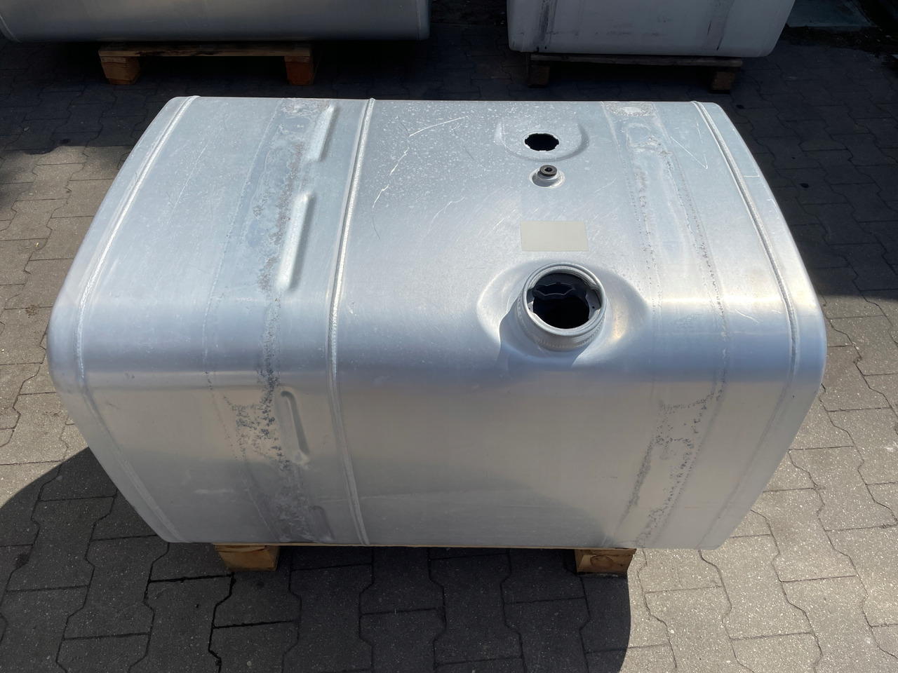 ZBIORNIK PALIWA MAN TGX TGS 390 L 400 L 81122016919 - Fuel tank for Truck: picture 1 ZBIORNIK PALIWA MAN TGX TGS 390 L 400 L 81122016919 - Fuel tank for Truck: picture 1