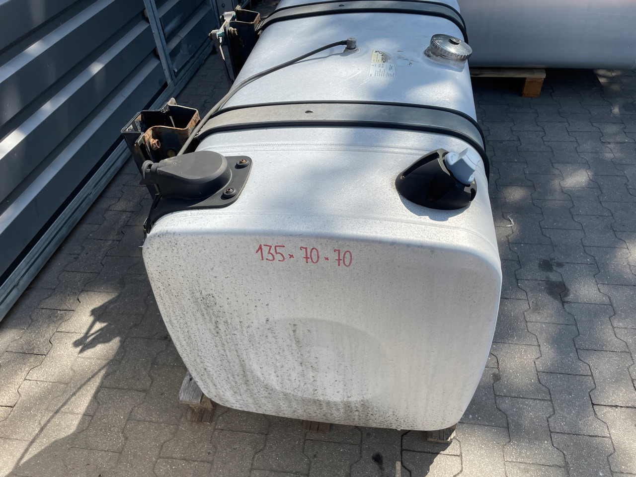 ZBIORNIK PALIWA MAN TGX TGS 470 L 85 ADBLUE 135X70X70 - Fuel tank for Truck: picture 3 ZBIORNIK PALIWA MAN TGX TGS 470 L 85 ADBLUE 135X70X70 - Fuel tank for Truck: picture 3