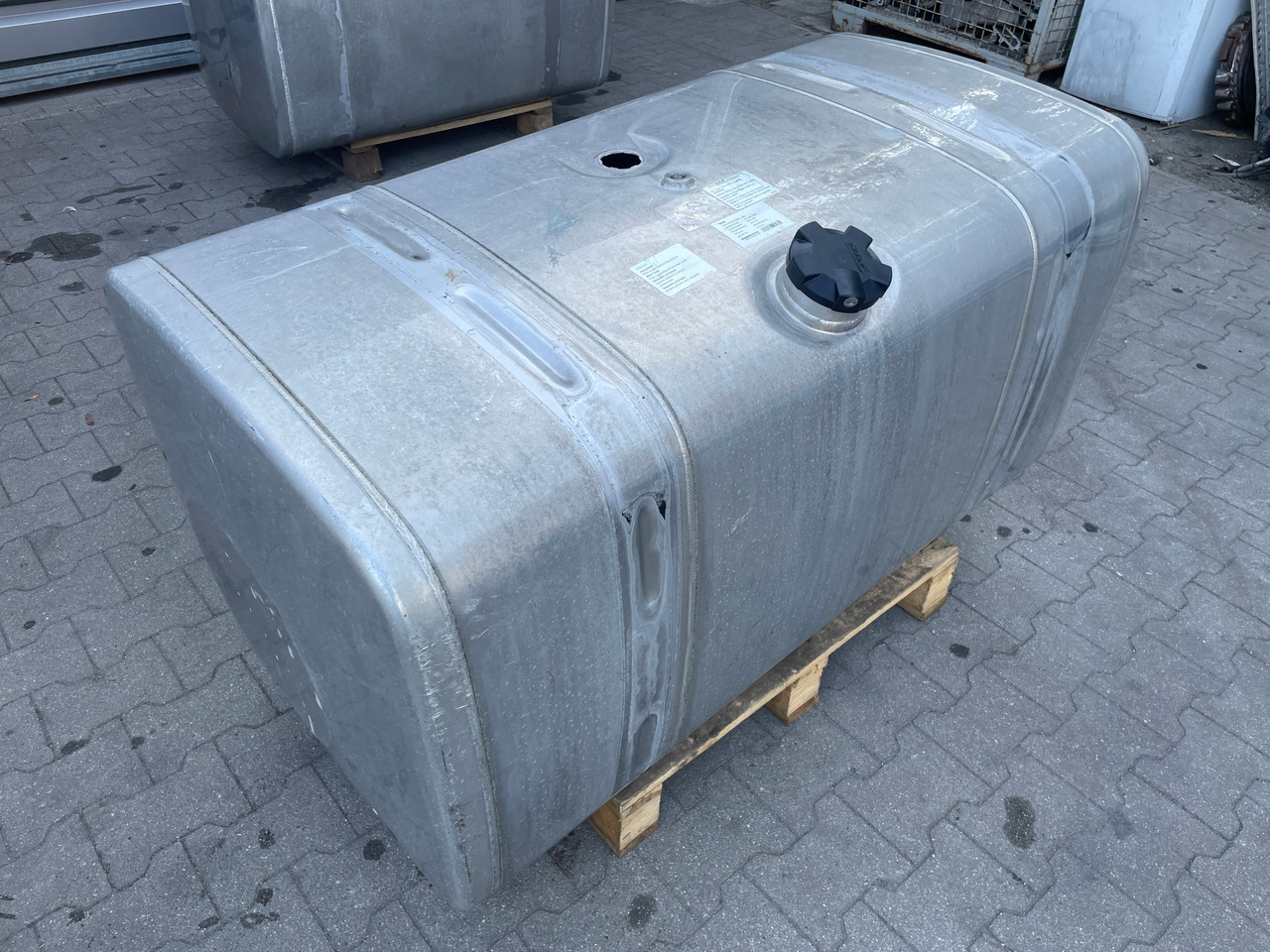 ZBIORNIK PALIWA MAN TGX TGS 580L 81122016685 - Fuel tank for Truck: picture 2 ZBIORNIK PALIWA MAN TGX TGS 580L 81122016685 - Fuel tank for Truck: picture 2