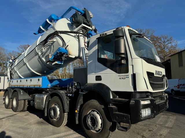 Iveco Trakker 410 - Vacuum truck: picture 2 Iveco Trakker 410 - Vacuum truck: picture 2