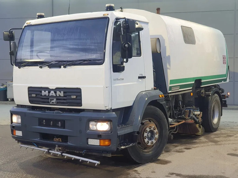 MAN LE 15.250 Eurovoirie Sweeper Manual Steelsuspension Euro 3 2007 - Road sweeper: picture 1 MAN LE 15.250 Eurovoirie Sweeper Manual Steelsuspension Euro 3 2007 - Road sweeper: picture 1