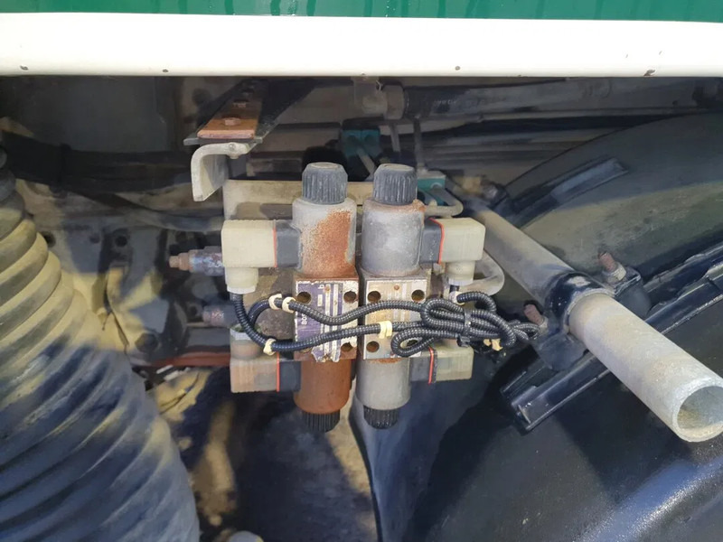 Road sweeper MAN LE 15.250 Eurovoirie Sweeper Manual Steelsuspension Euro 3 2007: picture 9