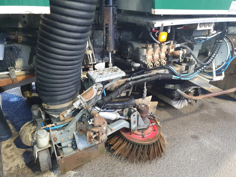 Road sweeper MAN LE 15.250 Eurovoirie Sweeper Manual Steelsuspension Euro 3 2007: picture 13