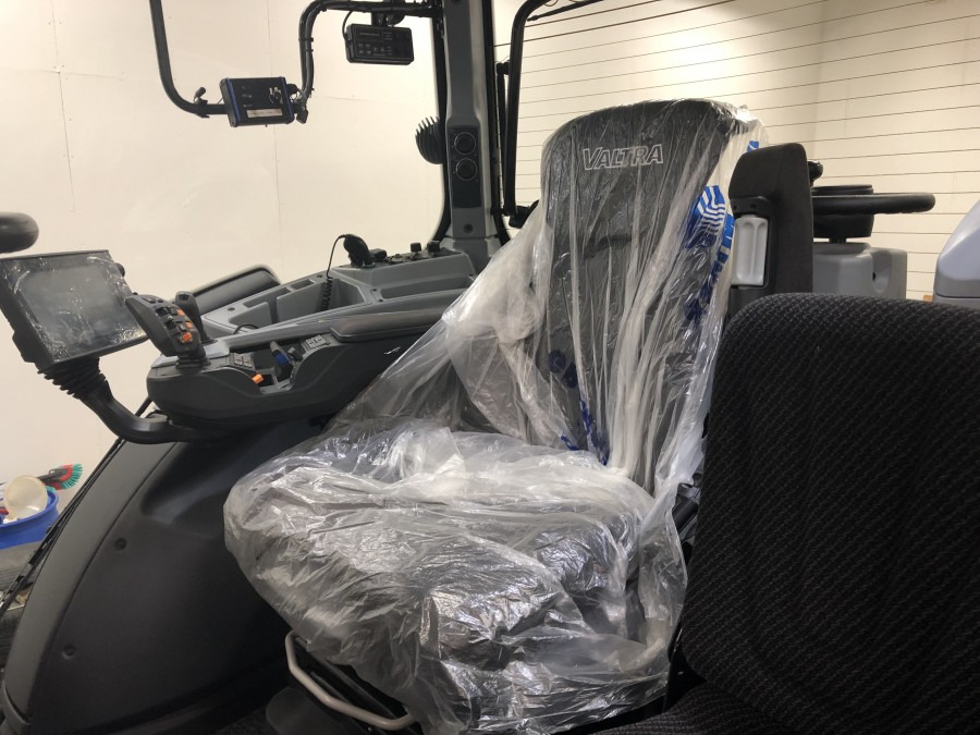 Valtra T234 - Farm tractor: picture 4 Valtra T234 - Farm tractor: picture 4